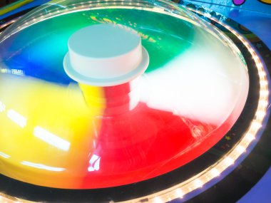 Renk tekerleği döner