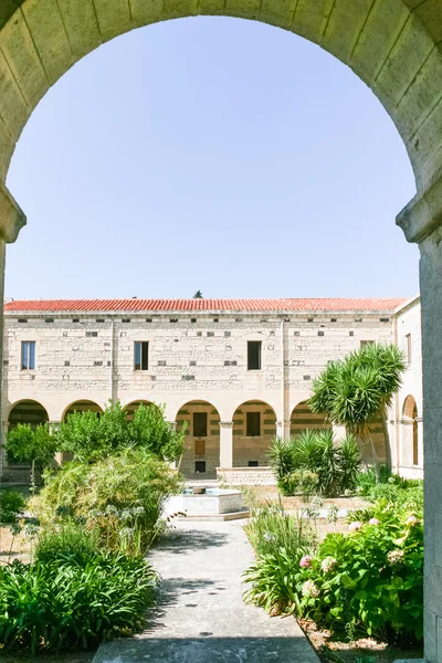 Romanesque Cloister — Stock Photo, Image