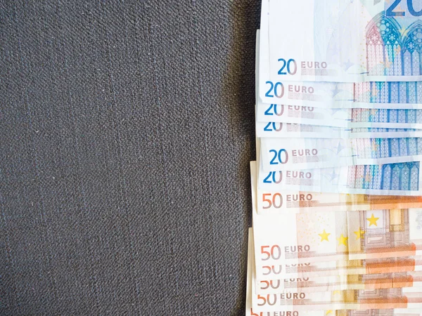 Euro med mörk bakgrund — Stockfoto