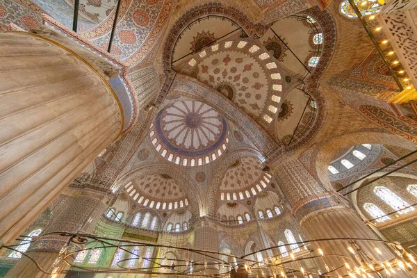 Blå Moskén Turkiska Sultan Ahmet Camii Utsmyckat Innertak Istanbul Turkiet — Stockfoto