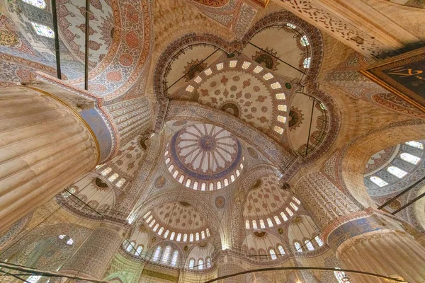 Blå Moskén Turkiska Sultan Ahmet Camii Utsmyckat Innertak Istanbul Turkiet — Stockfoto