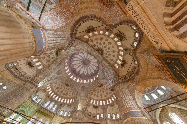 Blå Moskén Turkiska Sultan Ahmet Camii Utsmyckat Innertak Istanbul Turkiet — Stockfoto