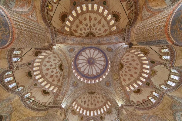 Blå Moskén Turkiska Sultan Ahmet Camii Utsmyckat Innertak Istanbul Turkiet — Stockfoto