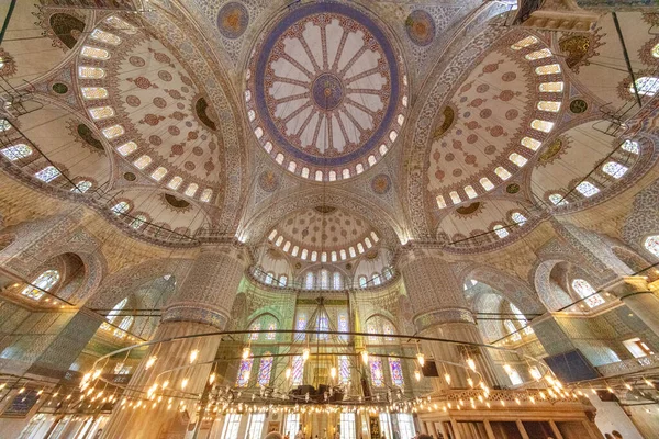 Blå Moskén Turkiska Sultan Ahmet Camii Utsmyckat Innertak Istanbul Turkiet — Stockfoto