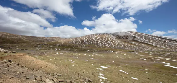 Montagne Praterie Estendono Strada Nella Provincia Qinghai Cina — Foto Stock