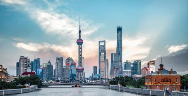 Skyline Shanghai Pelo Rio Huangpu — Fotografia de Stock