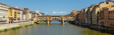 Ponte Vecchio ya da İtalya 'nın Floransa kentindeki Arno Nehri üzerindeki Eski Köprü. Mücevherleri, sanat atölyeleri ve renkli binaları olan kemer köprüsü ünlü bir turistik merkezdir.