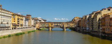 Ponte Vecchio ya da İtalya 'nın Floransa kentindeki Arno Nehri üzerindeki Eski Köprü. Mücevherleri, sanat atölyeleri ve renkli binaları olan kemer köprüsü ünlü bir turistik merkezdir.