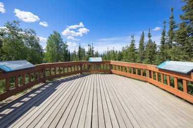 Dalton Karayolu James Dalton Otoyolu 414 millik çakıl yolu. Good 'tan Elliott' a, Kuzey Kutbu tundrasından Alaska 'ya kadar uzanıyor. Burada 360 mil uzunluğunda bir rota inşa edildi..