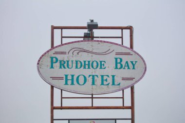 Dalton Karayolu James Dalton Otoyolu 414 millik çakıl yolu. Good 'tan Elliott' a, Kuzey Kutbu tundrasından Alaska 'ya kadar uzanıyor. Burada 360 mil uzunluğunda bir rota inşa edildi..