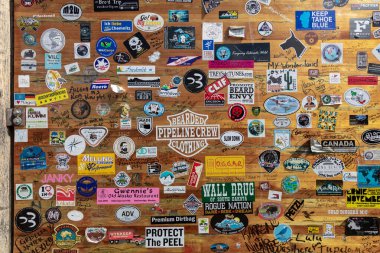 Dalton Karayolu James Dalton Otoyolu 414 millik çakıl yolu. Good 'tan Elliott' a, Kuzey Kutbu tundrasından Alaska 'ya kadar uzanıyor. Burada 360 mil uzunluğunda bir rota inşa edildi.