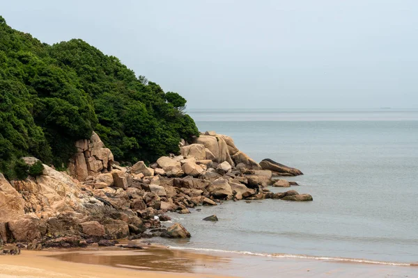 Putuo Dağı, Çin 'in Zhejiang Eyaleti' nin Zhoushan ilinin Putuo ilçesine bağlı bir dağdır.