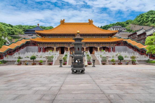 Putuo Dağı, Çin 'in Zhejiang Eyaleti' nin Zhoushan ilinin Putuo ilçesine bağlı bir dağdır.