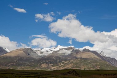 Çin 'deki Tibet Platosu' nun doğal manzarası