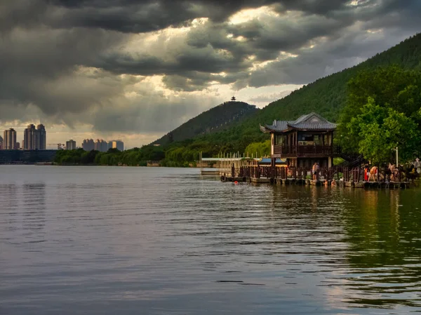 Xuzhou, Jiangsu Eyaleti, Yunlong Gölü manzaralı bölgesi, doğal güzellik..