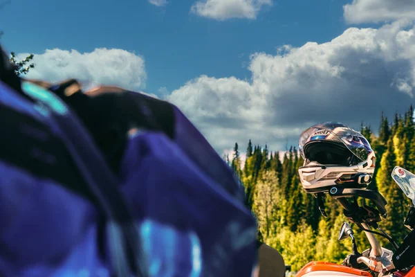 Banff Ulusal Parkı, Kanada 'nın ilk ulusal parkı, 1885 yılında kuruldu ve Kuzey Amerika kıtasının en yüksek dağları arasında yer alan bir dizi buzullar, buzullar, buz tabakaları, buzullar ve alp otlakları yer alıyor..