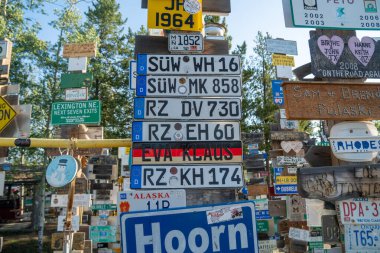 Watson Gölü Kasabası, Kanada 'da Posta Ormanı İmzala