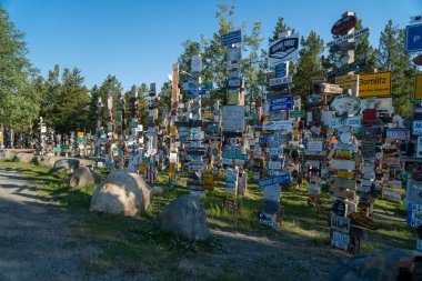 Watson Gölü Kasabası, Kanada 'da Posta Ormanı İmzala