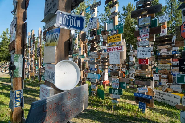 Watson Gölü Kasabası, Kanada 'da Posta Ormanı İmzala