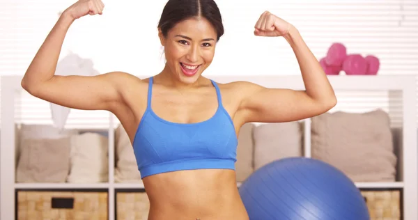 Japanese woman smiling and flexing muscles — Stock Photo, Image