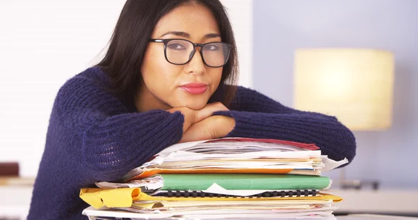 Japanse vrouw overstelpt met werk — Stockfoto