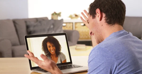 Adam webcam arkadaş laptop ile