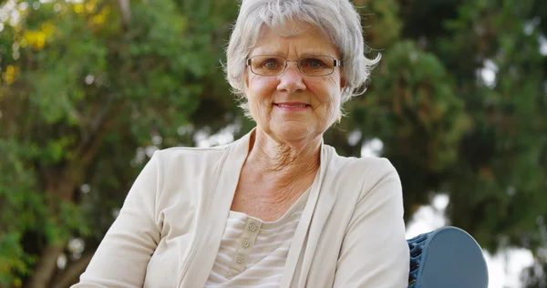 Senior woman smiling — Stock Photo, Image