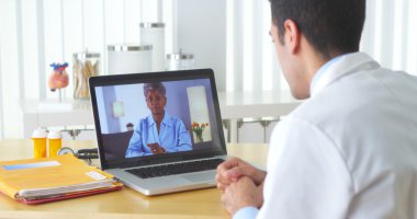 Afrika hasta görüntülü yaşlı hasta ile sohbet