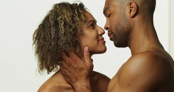 Happy black couple kissing — Stock Photo, Image