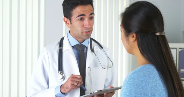 Mexican doctor listening to patient and taking notes — Stock Photo, Image