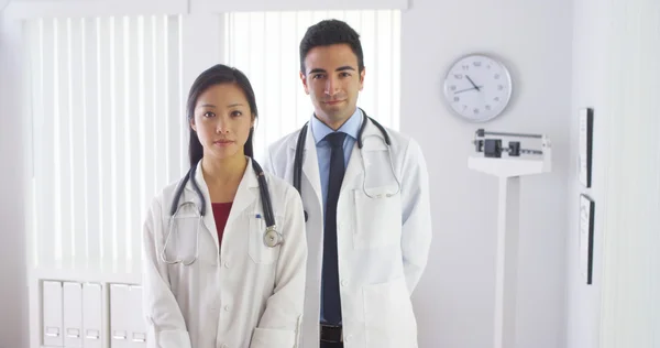 Two doctors standing in office — Stock Photo, Image