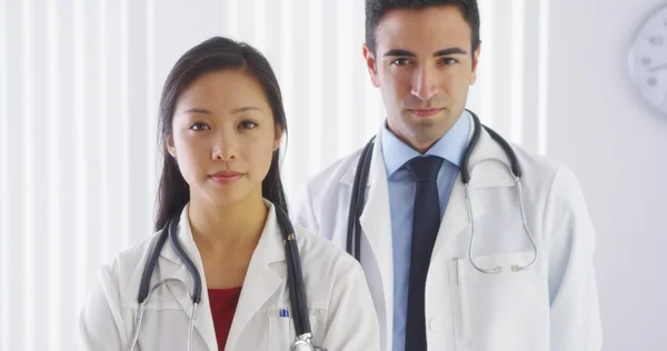 Two serious doctors looking at camera — Stock Photo, Image