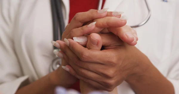 Close up of doctor's hands holding patient's hand — Stock Photo, Image