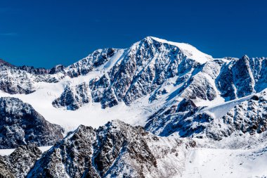 Karlesjoch ve yaklaşık