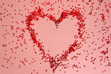 Pembe arka planda parıldayan kırmızı kalp. Sevgililer Günü, Uluslararası Kadınlar Günü