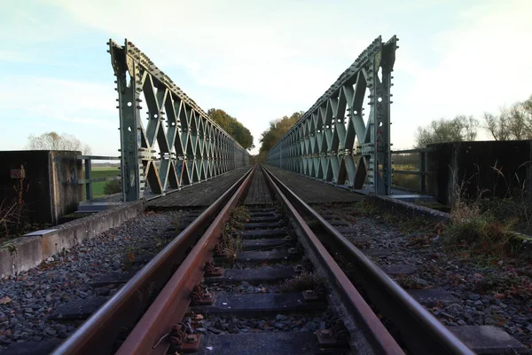 Eisenbahnbrücke Über Einen Fluss — Stockfoto