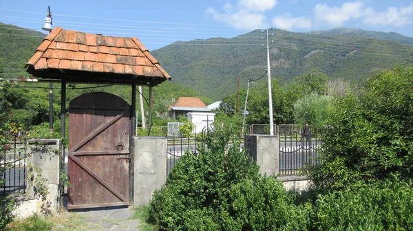 Стара Кавказька Черепиця Дерев Яні Двері — стокове фото