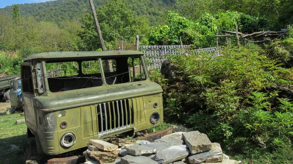 Altes Sowjetisch Russisches Auto Ländlichen Kaukasischen Dorf — Stockfoto