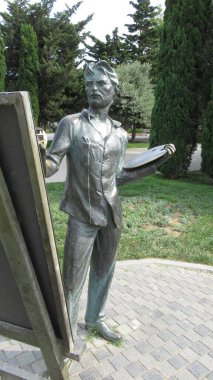 Bakü, Azerbaycan, 07.25.2019. Ressam heykeli..