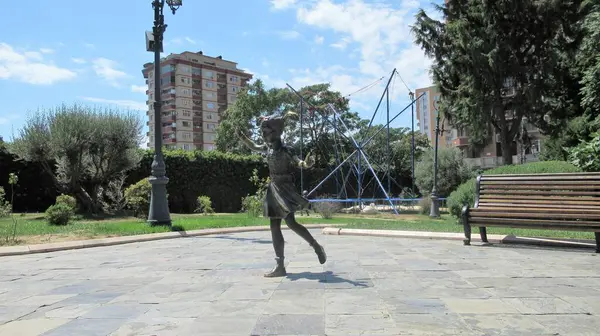 Bakú Azerbaiyán Julio 2020 Estatua Una Chica Bronce — Foto de Stock