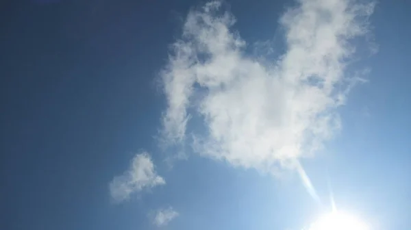 Jasne Błękitne Niebo Chmury — Zdjęcie stockowe