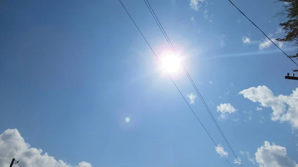 Panorama Céu Com Sol Céu Azul Nuvens — Fotografia de Stock