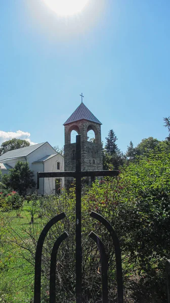 Ortodox Kyrkbyggnad Med Ett Kristet Kors Georgiska Ortodoxa Kyrkan Ligger — Stockfoto