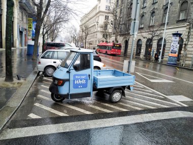 Budapeşte, Macaristan - 27 Ağustos 2020: Wolt şirketi gıda dağıtım aracı