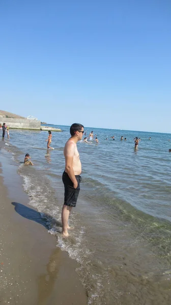 Baku Azerbaijan July 2020 White Caucasian Man Standing Public Beach — Stock Photo, Image