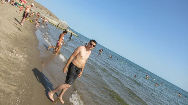 아제르바이잔의 2020 화이트 코카서스인이 해변에서 — 스톡 사진