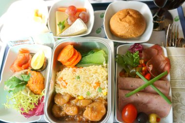 yiyecek ve içecek uçakta