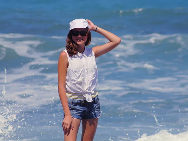 해변의 아름다운 소녀 — 스톡 사진