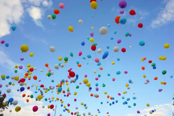 Luftballons am Himmel — Stockfoto