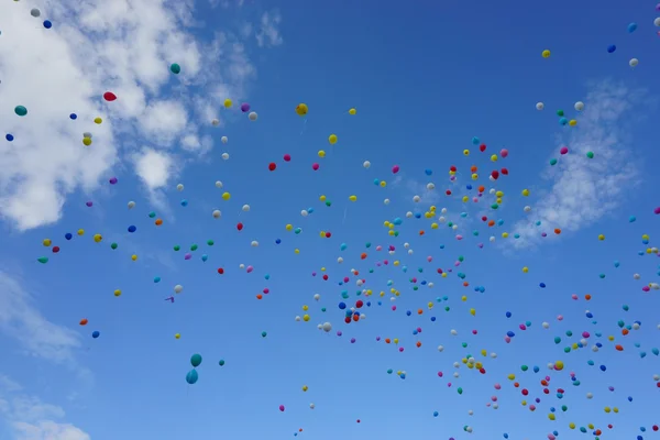 Des ballons dans le ciel — Photo